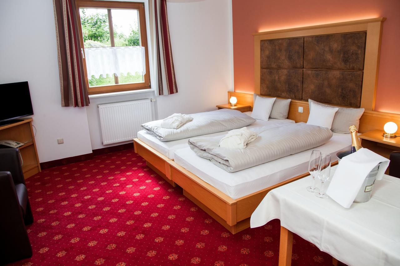 Schlossgasthof Roesch Blaibach Bagian luar foto